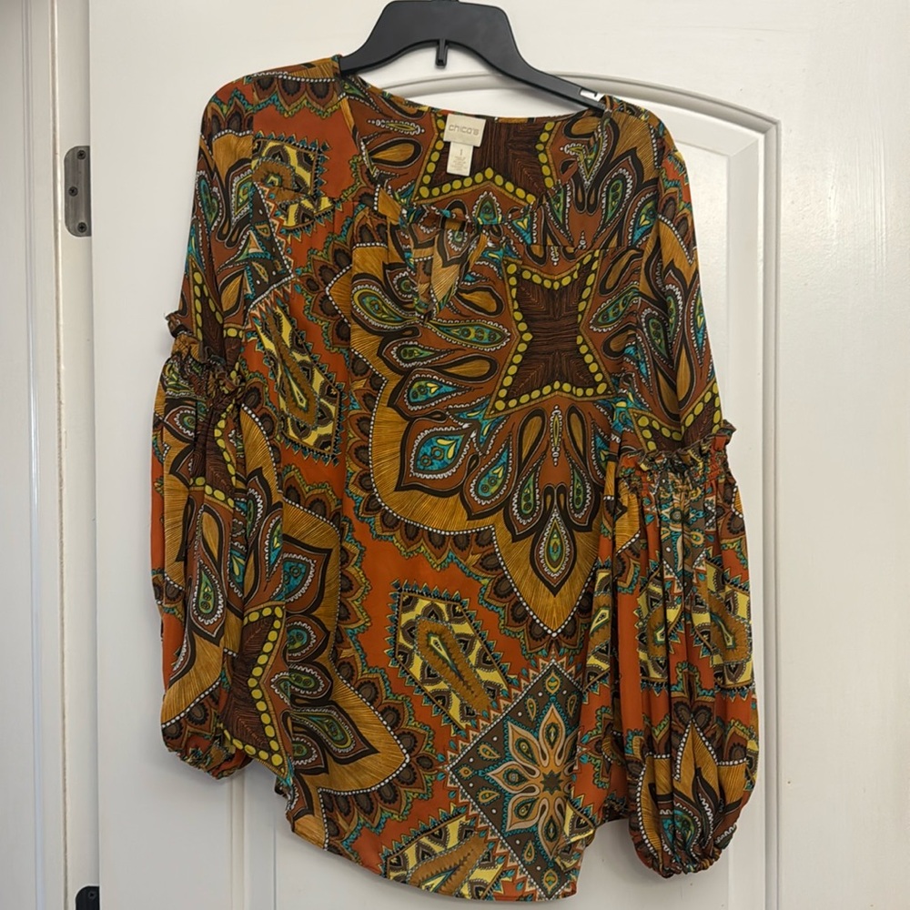 Chico’s size 1 Keyhole Blouse